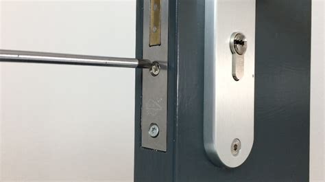 cilinderslot verwijderen|stappenplan om zelf cilindersloten te vervangen.